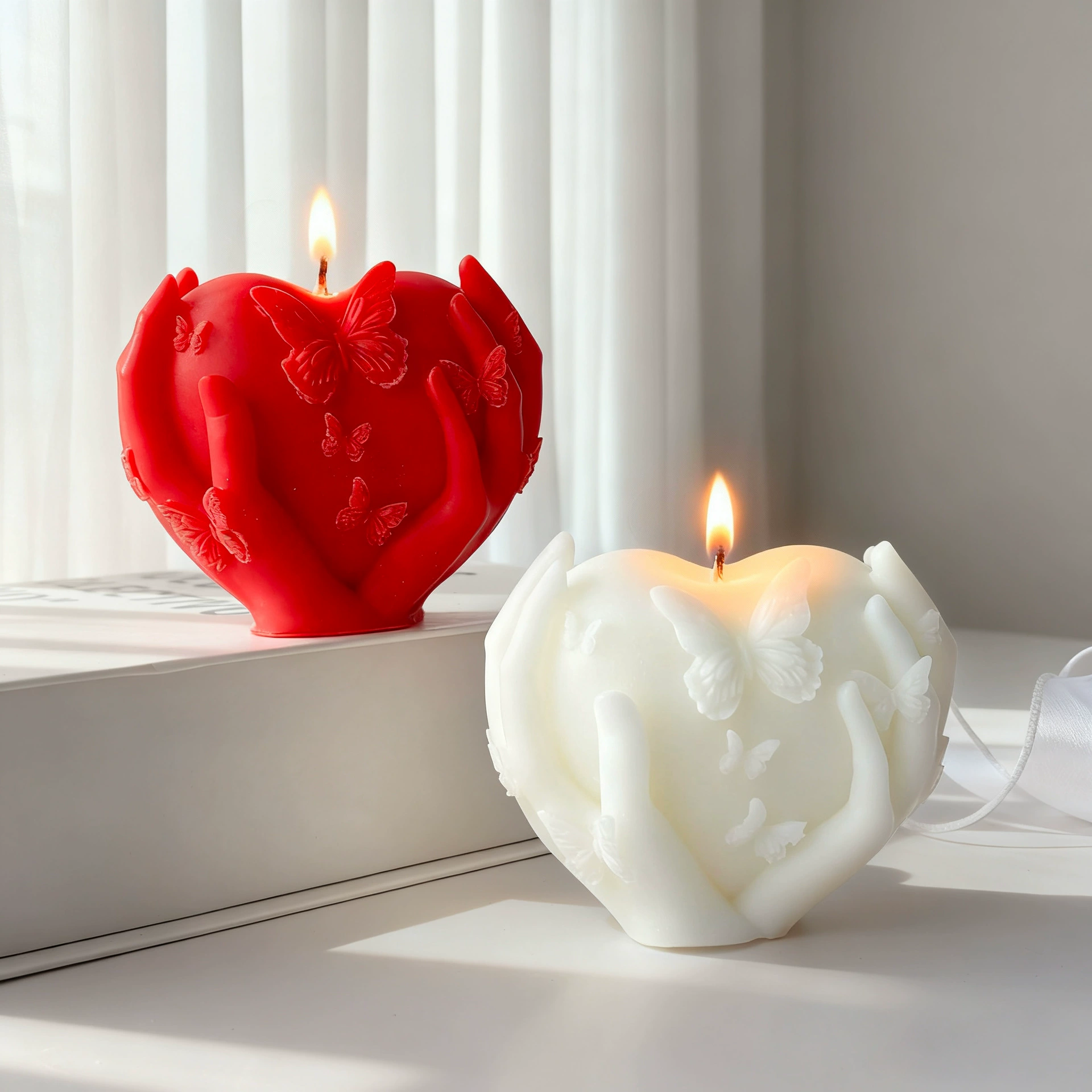 Home Fragrance Vanilla Scented Candle - Bougie parfumée tenant un cœur sur